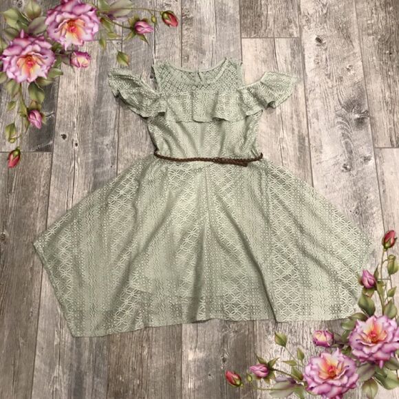 Cute lace cold shoulder dress with belt - Picture 1 of 11